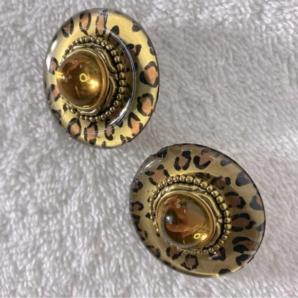 Vintage Gond Tone Animal Print  Round Clip On Earrings - Picture 6 of 7